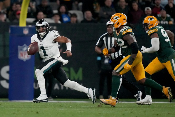 Jalen-Hurts-Run-Eagles-Pakcers-Brazil-NFL-9.6.24.jpg