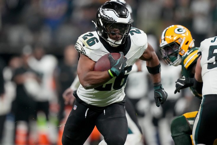 Saquon-Barkley-Run-Eagles-Packers-Week-1-Brazil-NFL-2024.jpg