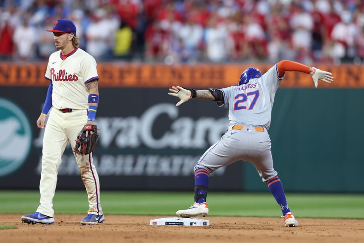 Phillies-Mets-NLDS-Game-1-Vientos-Single.jpg