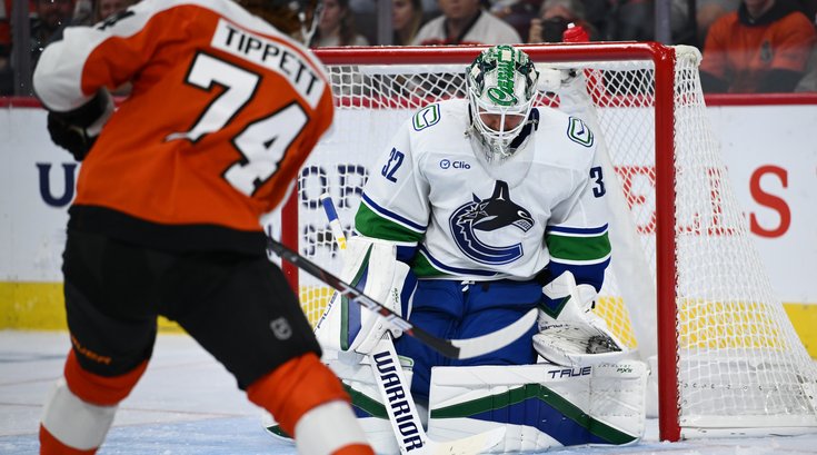 Owen-Tippett-Flyers-Canucks-Kevin-Lankinen-Save-10.19.24.jpg