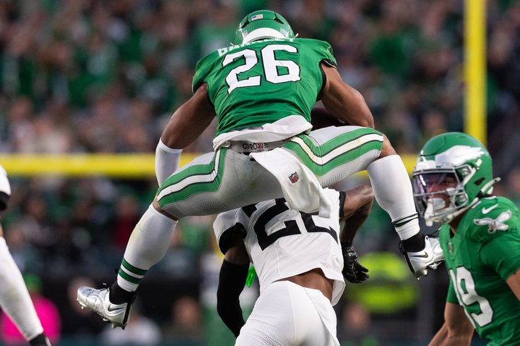 Saquon-Barkely-Backwards-Hurdle-Eagles-Jaguars-11.3.2024-NFL.jpg
