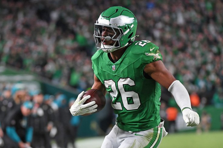 Saquon-Barkley-Kelly-Green-Eagles-Jaguars-11.3.24-NFL.jpg