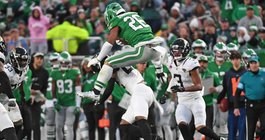 Saquon-Barkley-Backward-Hurdle-Eagles-Jaguars-Week-9-NFL.jpg