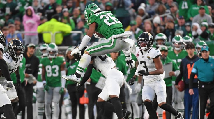 Saquon-Barkley-Backward-Hurdle-Eagles-Jaguars-Week-9-NFL.jpg