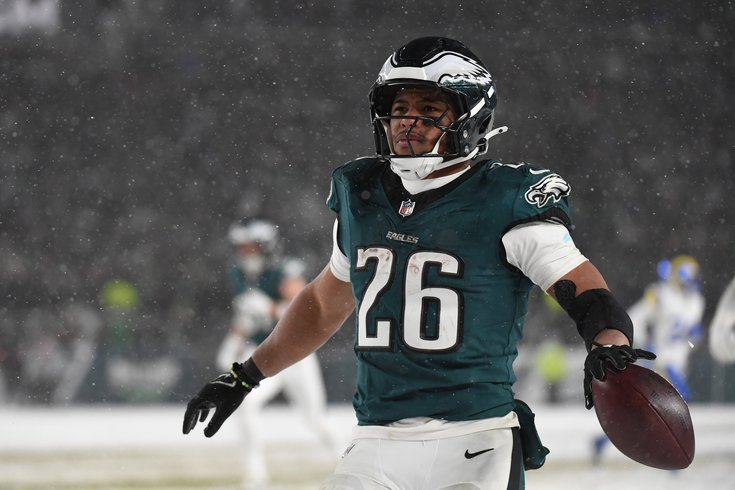 Saquon-Barkley-Snow-Touchdown-Playoffs-Eagles-2024.jpg