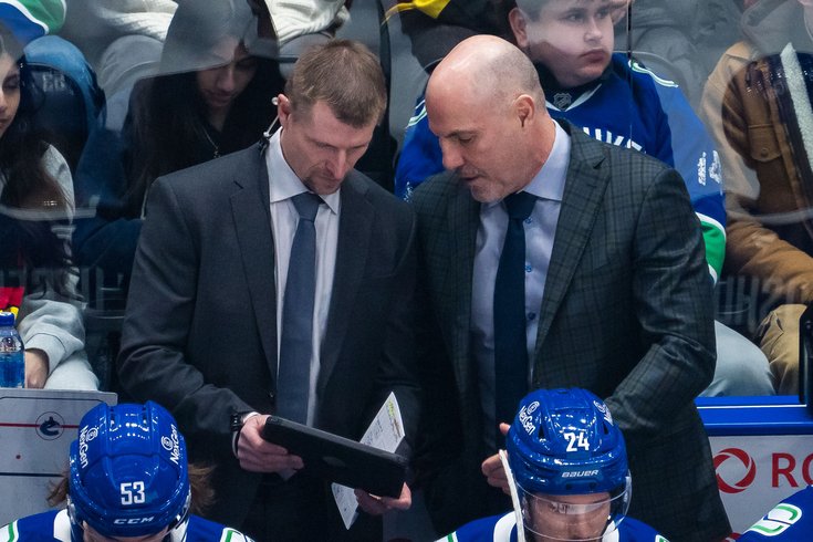 Rick-Tocchet-Yogi Svejkovsky-Canucks-2024-2025-NHL.jpg