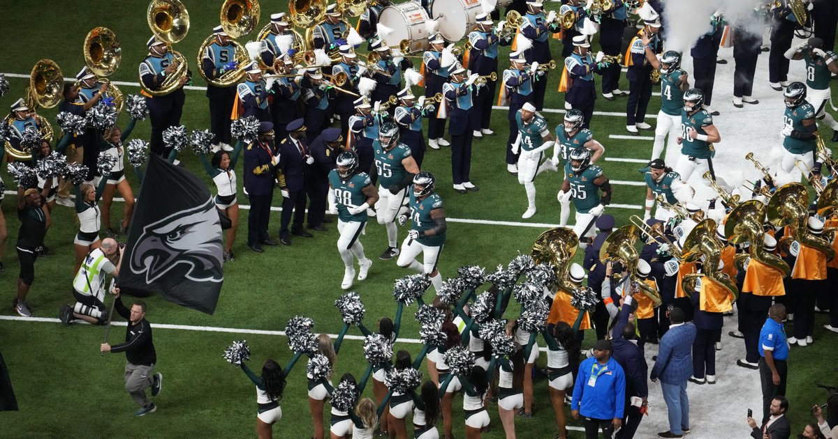 WATCH: Bradley Cooper introduces the Eagles for Super Bowl LIX