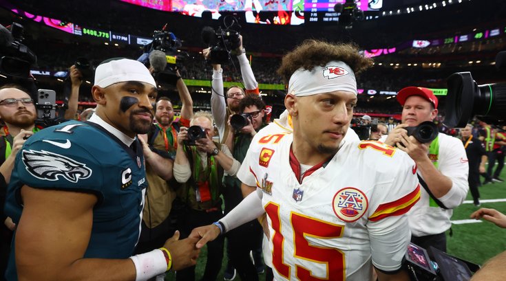 Jalen-Hurts-Patrick-Mahomes-Super-Bowl-Handshake-NFL.jpg