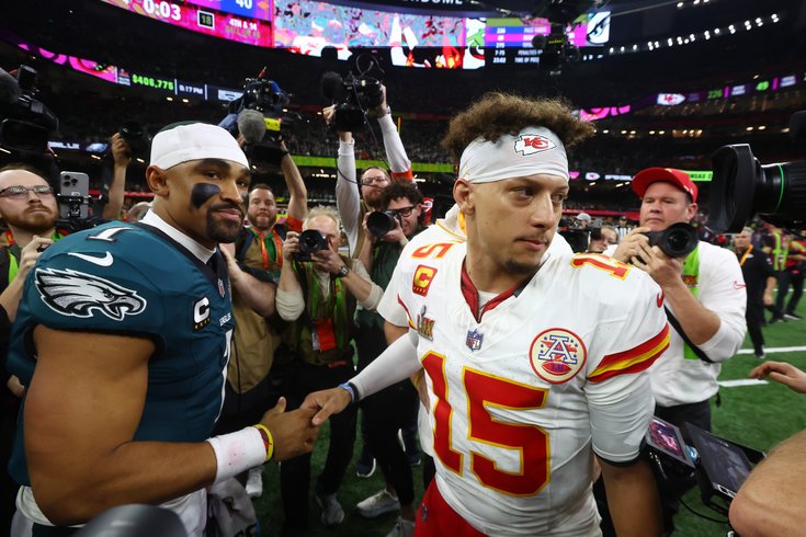 Jalen-Hurts-Patrick-Mahomes-Super-Bowl-Handshake-NFL.jpg