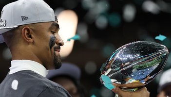 Jalen-Hurts-Super-Bowl-Trophy-Eagles-2.9.25-NFL.jpg