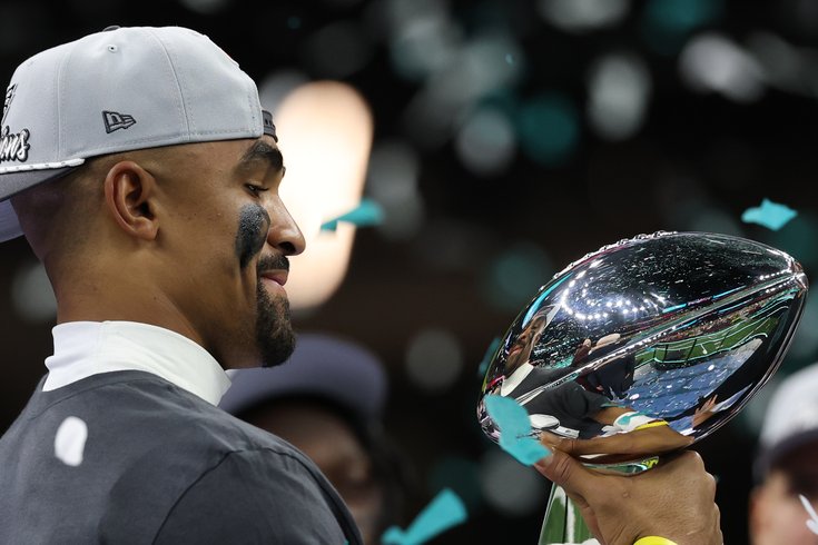 Jalen-Hurts-Super-Bowl-Trophy-Eagles-2.9.25-NFL.jpg