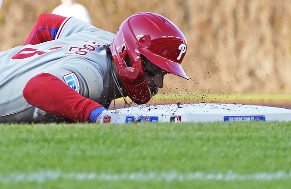 Bryce-Harper-Slide-Phillies-Cubs-4.27.25-MLB.jpg