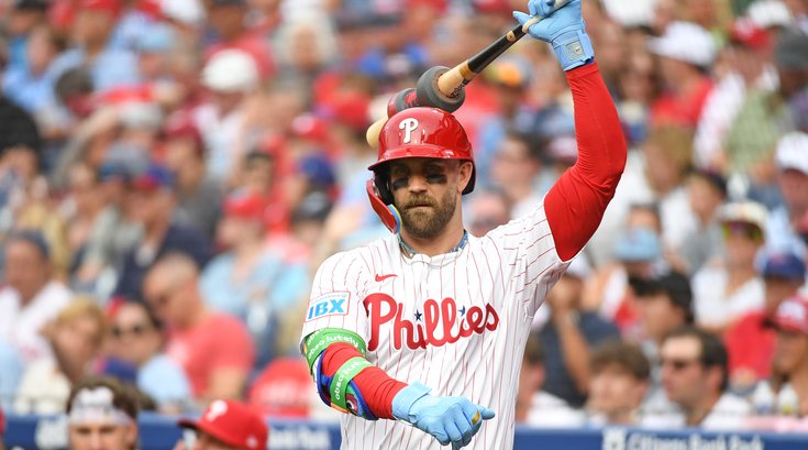 Bryce-Harper-On-Deck-6.30.25-MLB.jpg