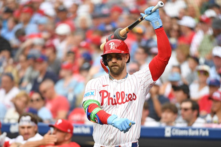 Bryce-Harper-On-Deck-6.30.25-MLB.jpg