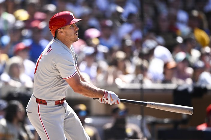 JT-Realmuto-Phillies-PAdres-Double-7.13.25.jpg