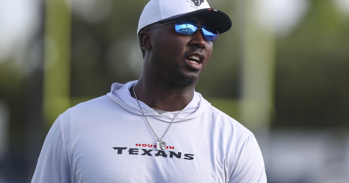 Report: Eagles to interview Texans QBs coach for offensive coordinator