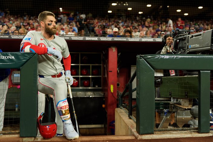 Bryce-Harper-On-Deck-Phillies-Sept-2025.jpg