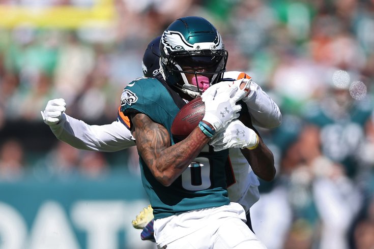 DeVonta-Smith-Eagles-Broncos_100525