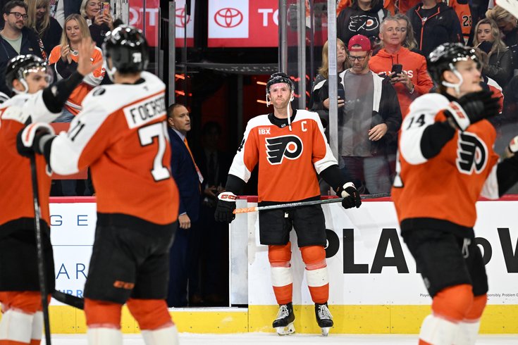Sean-Couturier-Flyers-Win-Home-Opener-10.13.25-NHL.jpg