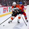 Travis-Konecny-Puck-Flyers-Canadiens-11.4.25-NHL.jpg