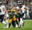 Eagles-Jalen-Hurts-Packers_111025