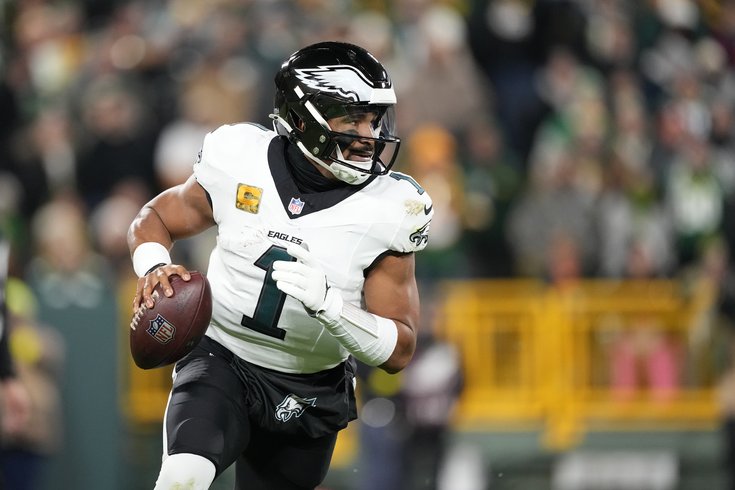 Jalen-Hurts-Eagles-Packers-11.10.25-NFL.jpg