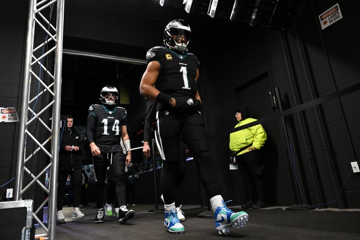 Jalen-Hurts-Eagles-Tunnel-Walk-Week-13-NFL-2025.jpg