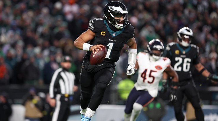 Jalen-Hurts-Scramble-Eagles-Bears-Week-13-NFL-2025.jpg