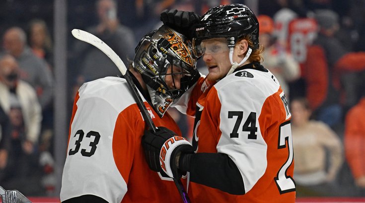 Owen-Tippett-Sam-Ersson-Flyers-Win-Celebration-Sabres-12.4.25-NHL.jpg