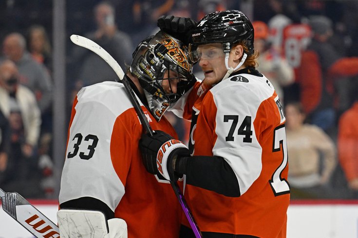 Owen-Tippett-Sam-Ersson-Flyers-Win-Celebration-Sabres-12.4.25-NHL.jpg
