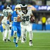 Saquon-Barkley-TD-Run-Eagles-Chargers-Week-14-NFL-2025.jpg