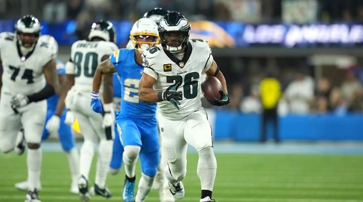 Saquon-Barkley-TD-Run-Eagles-Chargers-Week-14-NFL-2025.jpg