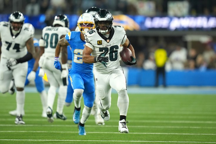 Saquon-Barkley-TD-Run-Eagles-Chargers-Week-14-NFL-2025.jpg