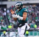 Jalen-Hurts-Eagles-TD-Clap-Week-15-Raiders-NFL-2025.jpg
