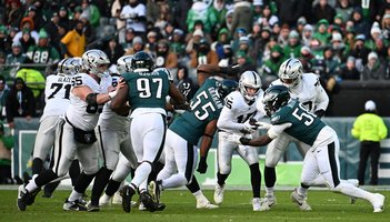 Brandon-Graham-Sacks-Kenny-Pickett-Eagles-Raiders-Week-15-NFL-2025.jpg