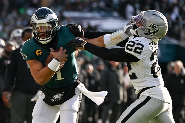 Jalen-Hurts-Stiff-Arm-Eagles-Raiders-Week-15-NFL-2025.jpg
