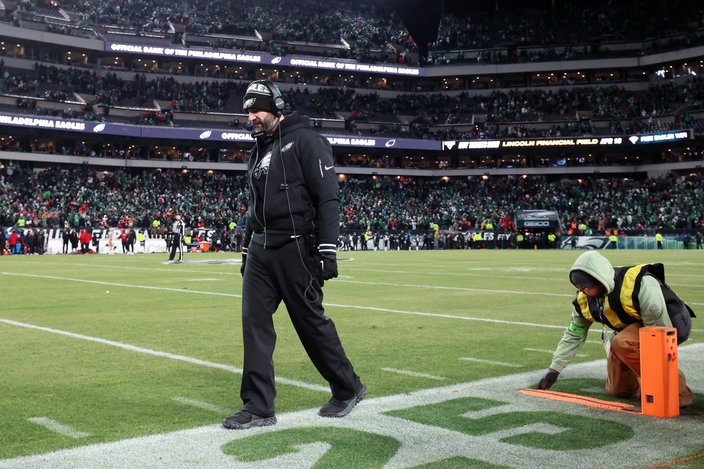 Nick-Sirianni-Sideline-Eagles-49ers-Wild-Card-2026-NFL.jpg