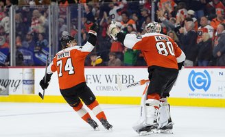 Owen-Tippett-Dan-Vladar-Flyers-Win-4.5.26-NHL.jpg