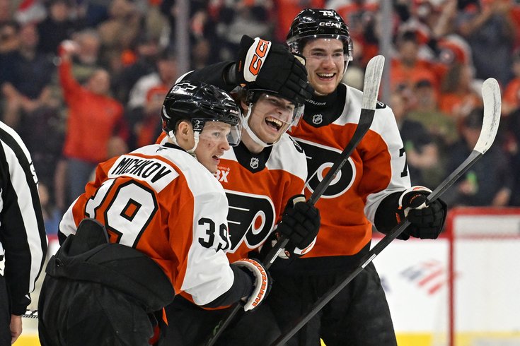 Oliver-Bonk-Goal-Flyers-4.14.26-NHL.jpg
