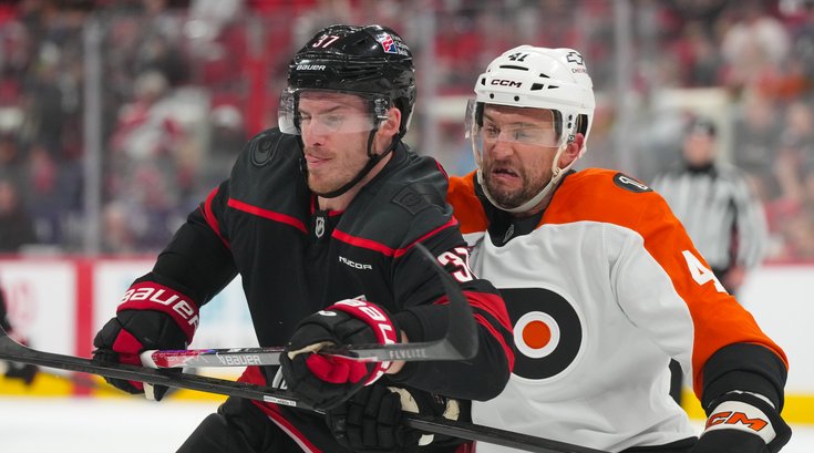 Luke-Glendening-Flyers-Hurricanes-Game-1-NHL-Playoffs-2026.jpg