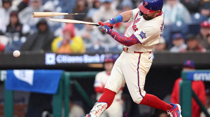 Kyle-Schwarber-broken-bat-Phillies_052426