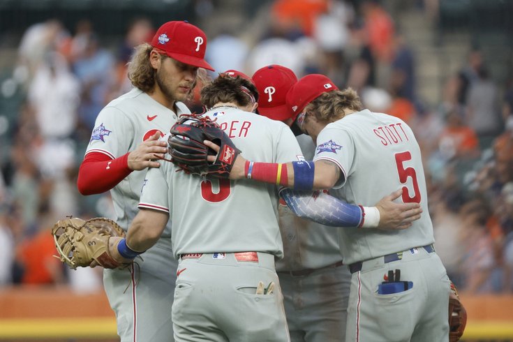Phillies-huddle-all-star_072526