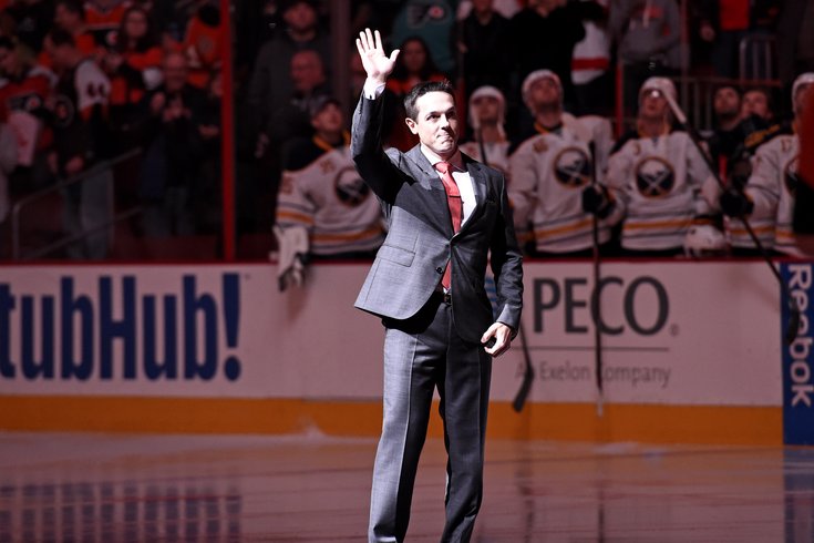 Danny-Briere-Flyers-Retirement-Ceremony-2015-NHL.jpg