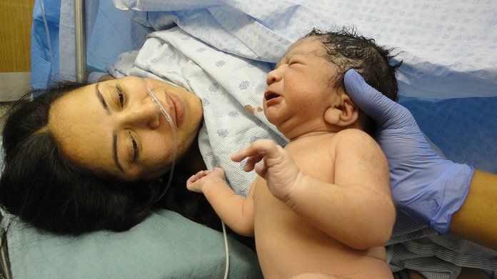 Women in labour given virtual reality to ease pain of childbirth