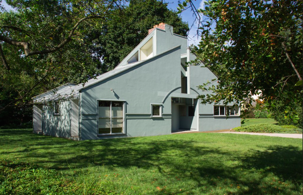 Vanna Venturi house outside