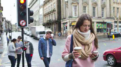 031916_WalkingTexting