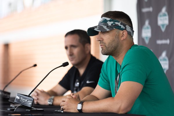 Howie-Roseman-Nick-Sirianni-Eagles-training-camp_072722_223.jpg