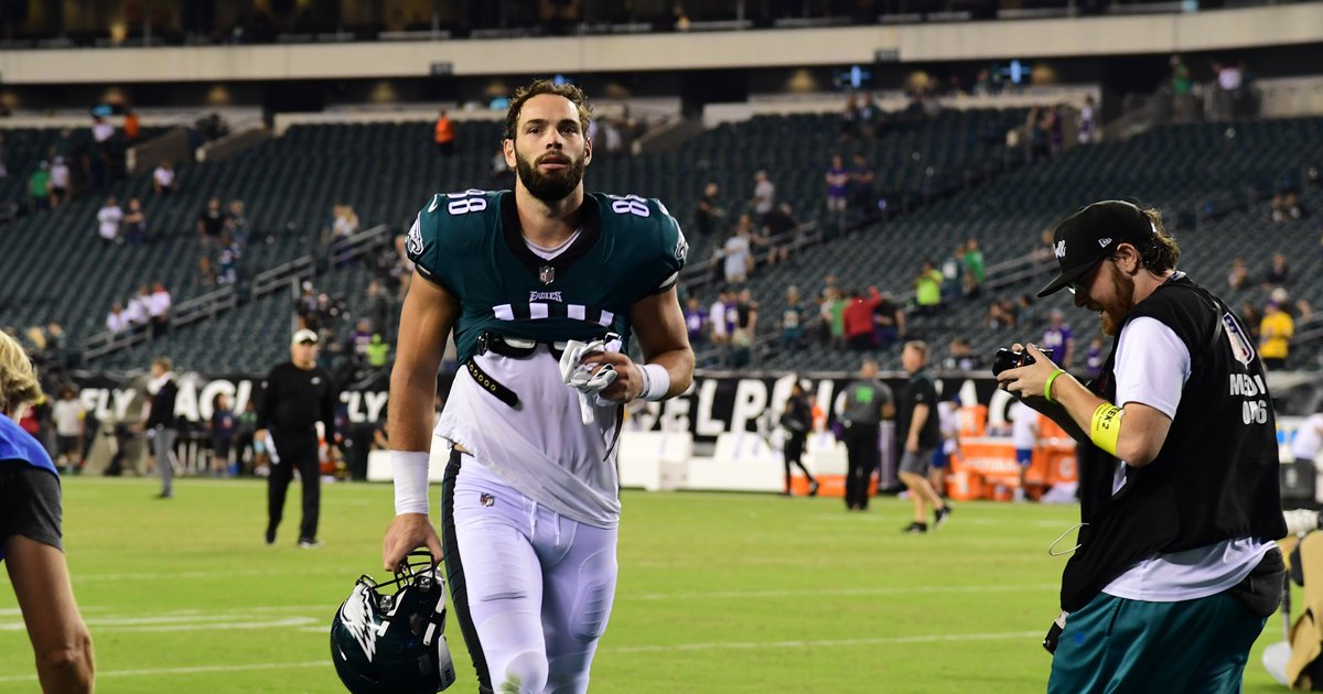 NFL jersey swaps: After the game ends, Eagles players say they can briefly  become fans again