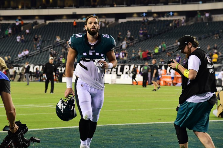 Dallas Goedert injury: Eagles TE to miss time with shoulder injury suffered  in Week 10 vs. Commanders - DraftKings Network