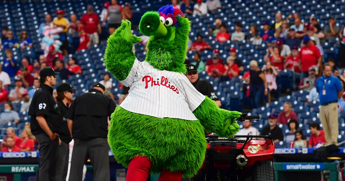 WATCH: Philadelphia Phillies fans bring controversial chop to NLDS